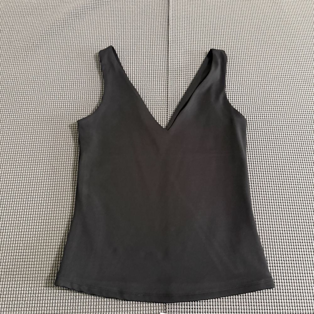 Express Body Contour High Compression V-Neck Tank Top Black Size S